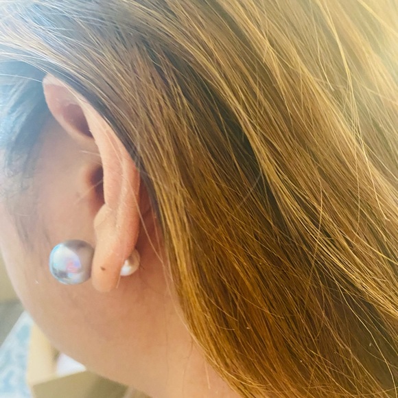 Tahiti Pearl Double Earrings - Picture 2 of 2